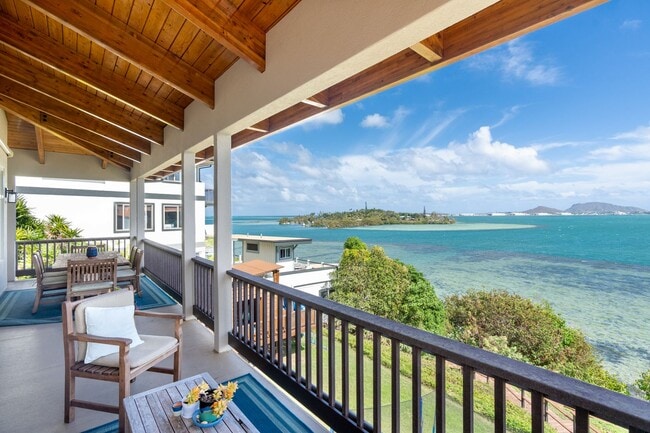 Foto del edificio - Beautiful 4 bedroom, 3.5 bath waterfront single family property on Kaneohe Bay.