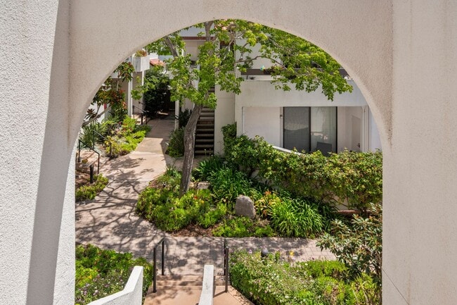 Building Photo - Stylish Condo in the Heart of Downtown San Diego’s Marina District