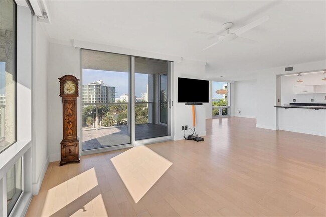 Foto del edificio - 1111 N Gulfstream Ave