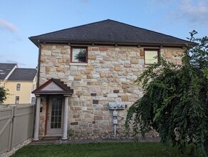 Building Photo - 831 Murray Ave