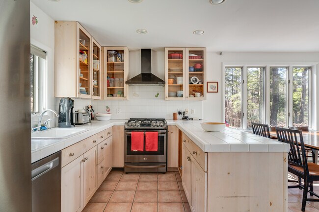 Foto del edificio - 74 Mt Guardian Rd