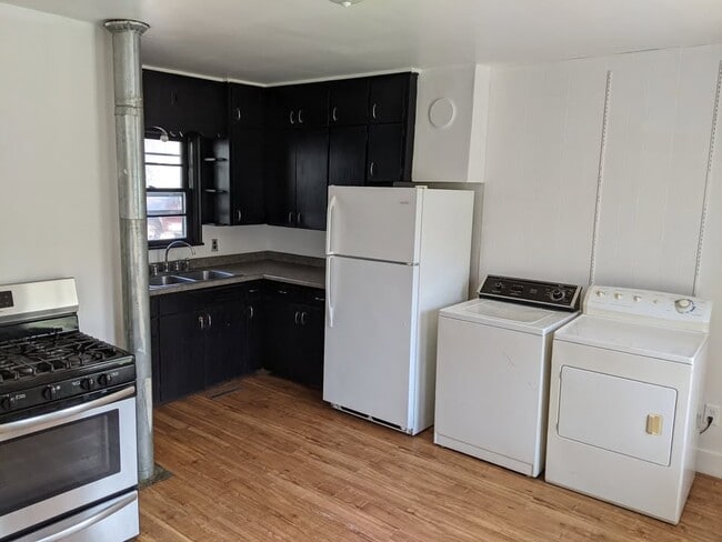 Foto del edificio - 512 1st Ave NE