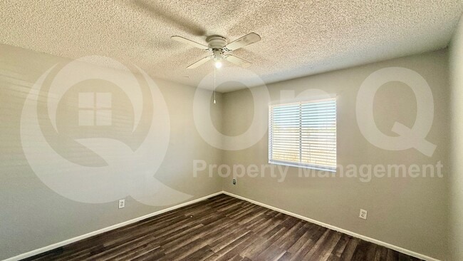 Foto del edificio - 404 E Quail Ave