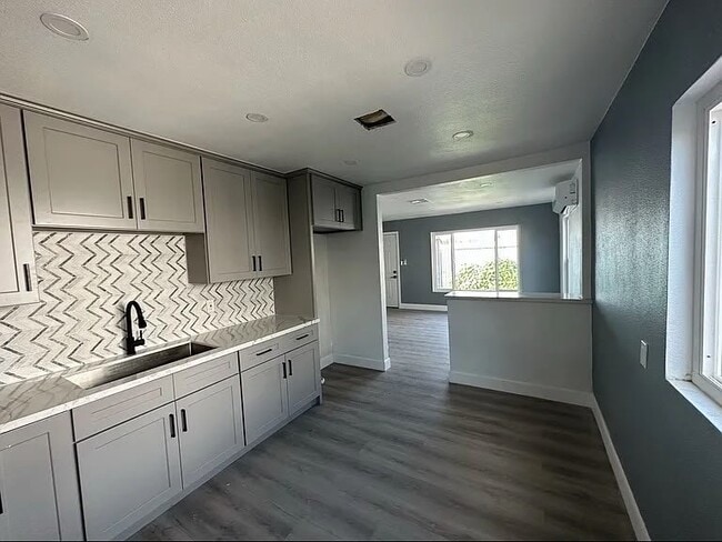 Building Photo - 2900 E Hullett St