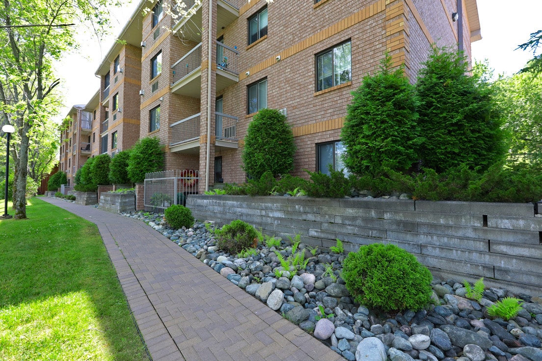 Building Photo - Westmount Villa 2