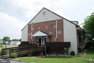 Building Photo - 1121 Stanley Ave