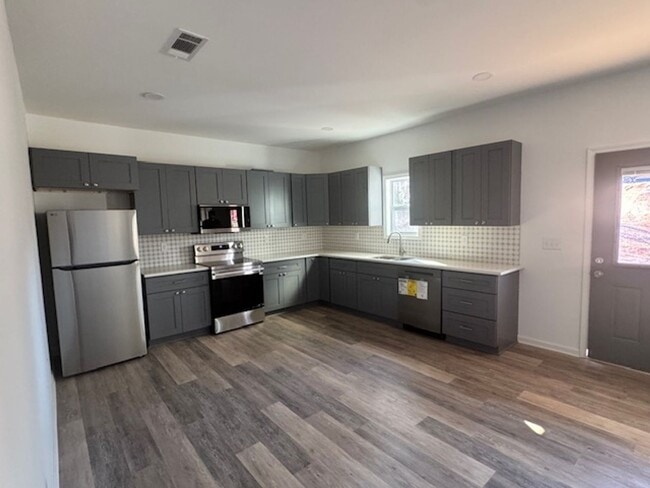 Foto del edificio - 20 Sanford Ave