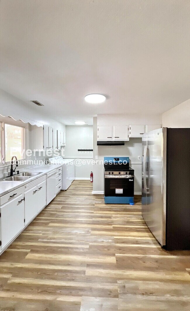 Foto del edificio - HALF OFF First Month’s Rent &  Admin Fee + Application Fee credit! Limited Time Special Offer - S...