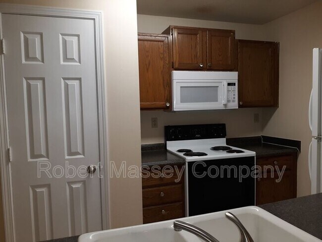 Building Photo - 3307 Colonial Manor Cir