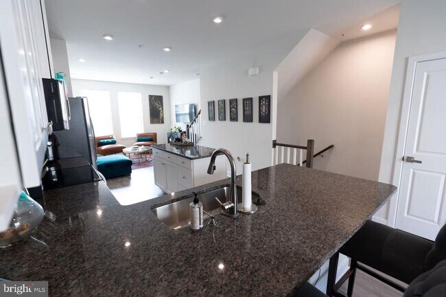 Building Photo - 2807 Evansgreen Dr