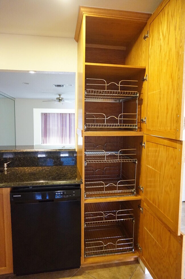 Foto del edificio - 6673 Moonlit Dr