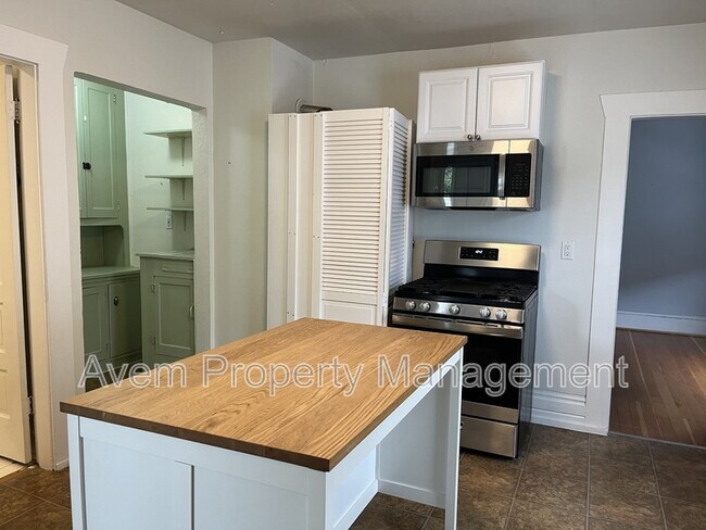 Foto del edificio - 3030 N Williams Ave