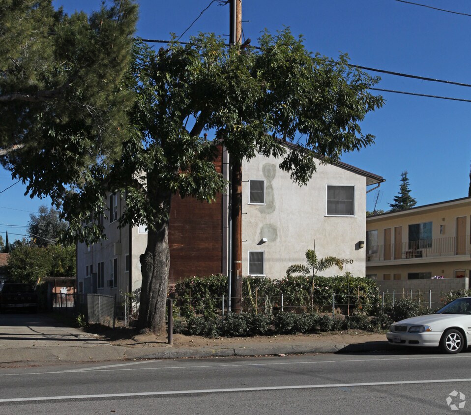 Building Photo - 6950 Hazeltine Ave