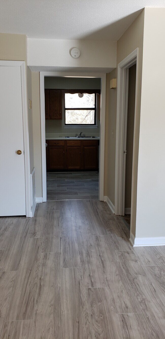 Building Photo - 6369 Plantation Dr