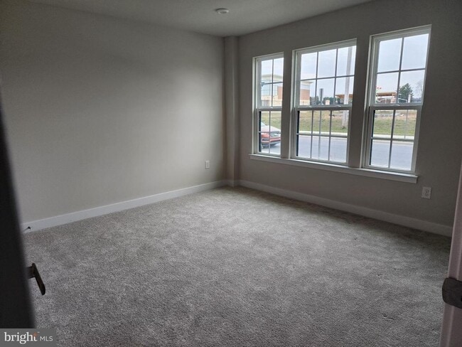 Foto del edificio - 321 E Cochran St