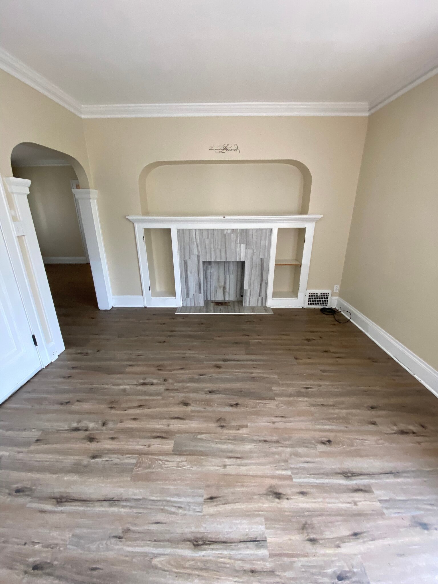 1087 E 177th St Cleveland, OH 44119 – photo 3