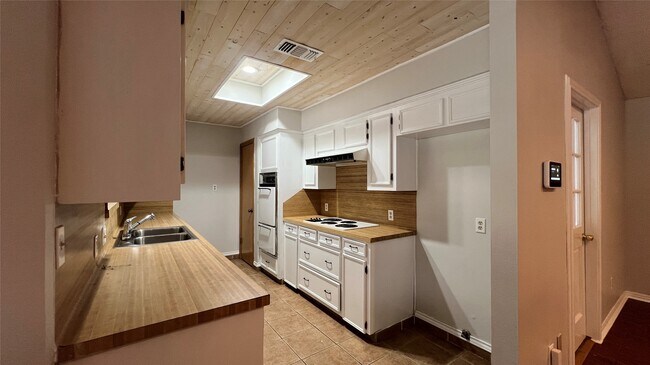 Foto del edificio - 1806 Cedar Dr