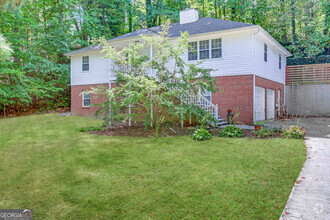 Building Photo - 5163 Lakeside Dr