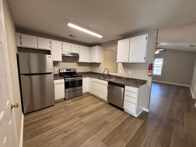 Building Photo - 107/109 Cameron Court