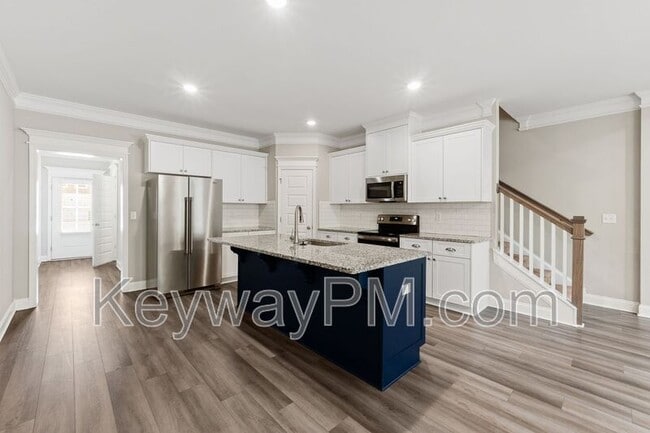 Building Photo - 1066 Linsmore Ave