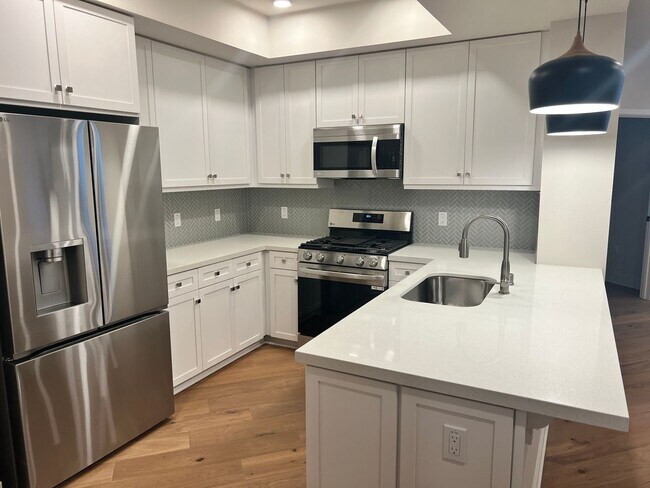 Building Photo - Brand New 2 bed 2 bath Townhome Rancho Palos Verdes