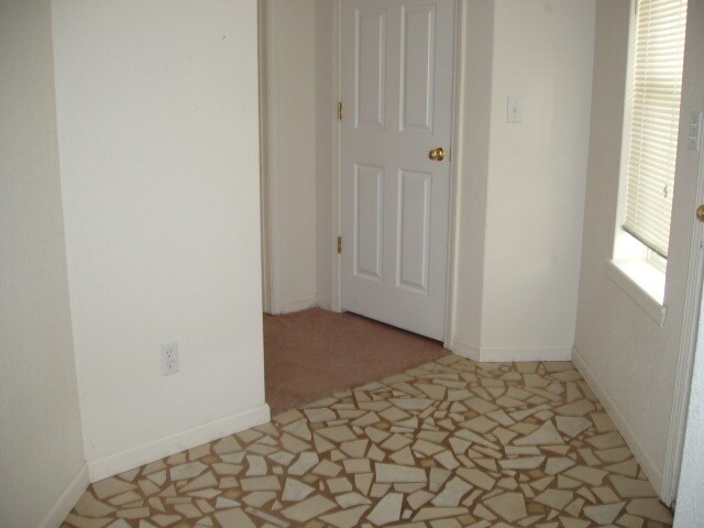 Building Photo - Great Townhome!