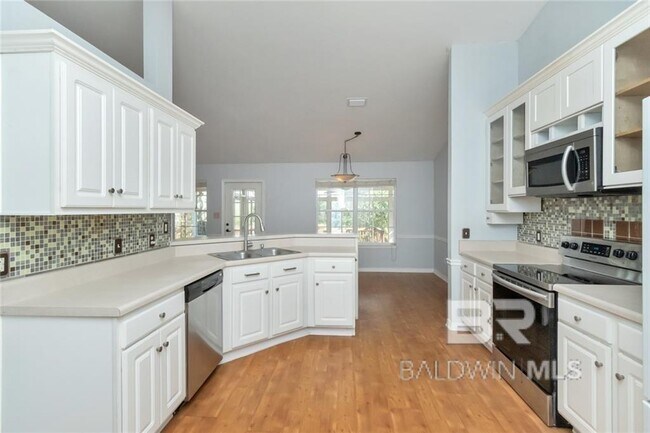 Building Photo - 30894 Pinyon Dr