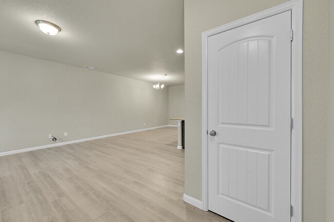Building Photo - $2,195 - 3 Bed, 2.5 Bath townhome in CO Sp...