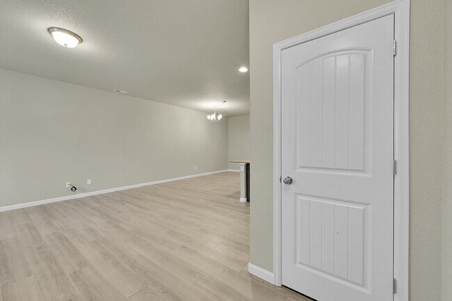 Foto del edificio - $2,195 - 3 Bed, 2.5 Bath townhome in CO Sp...