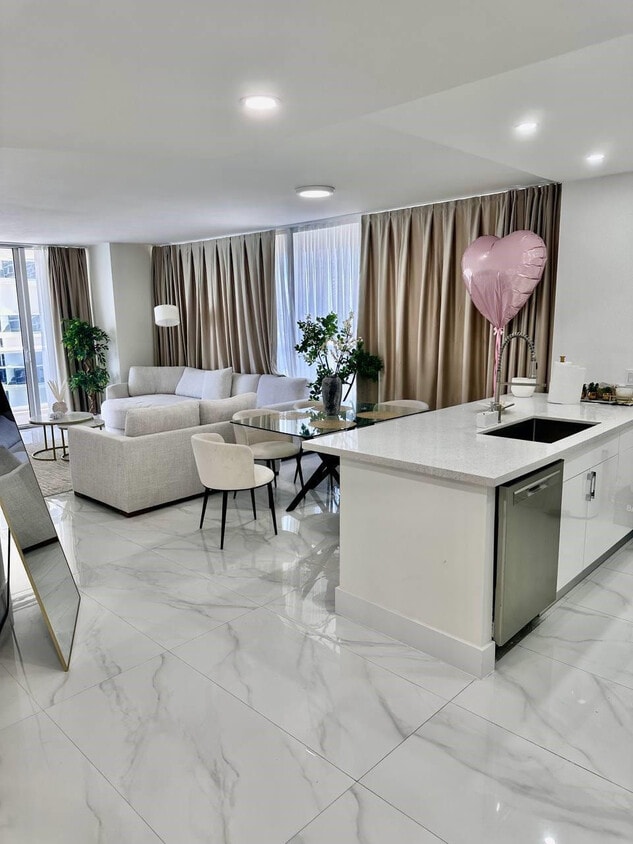 Primary Photo - 1830 S Ocean Dr