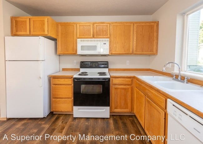 Building Photo - 1409 NE Tucson Way