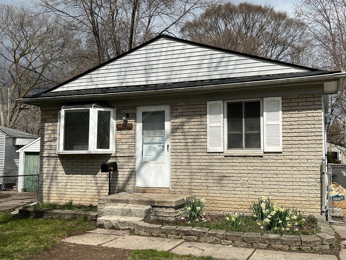 20759 Woodward St, Clinton Township, MI 48035 House Rental in Clinton Township, MI