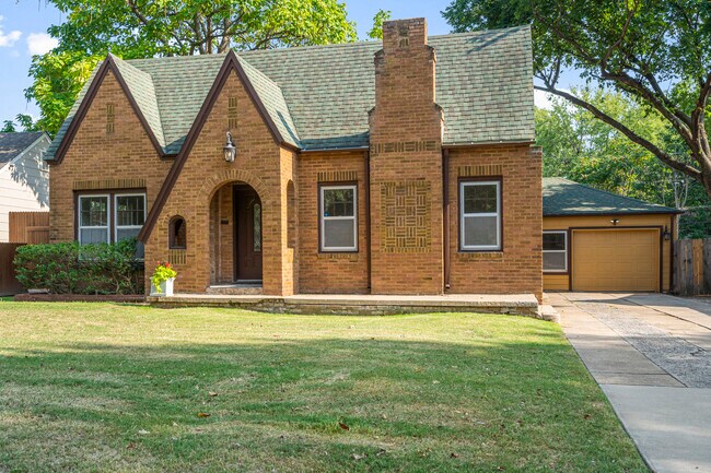 Front of House - 4930 E 3rd St