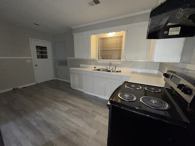 Building Photo - 1126 Barbara Ann Dr