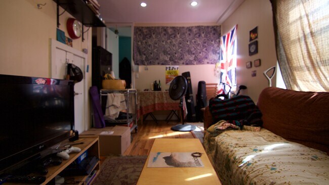 Foto del edificio - 635 Saint Marks Ave