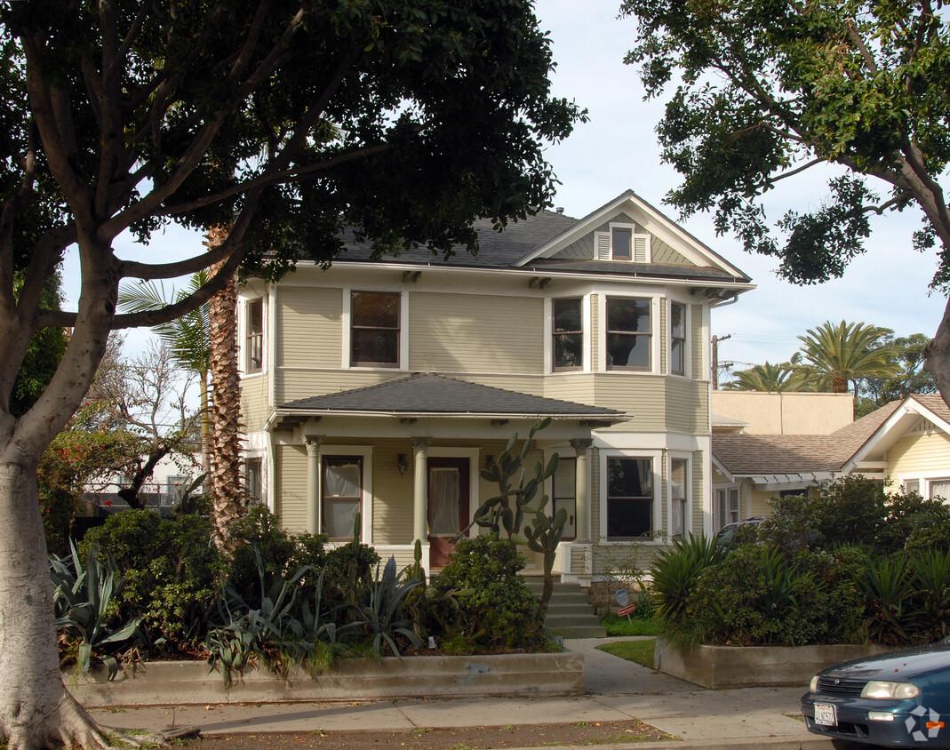 Building Photo - 841-845 Daisy Ave