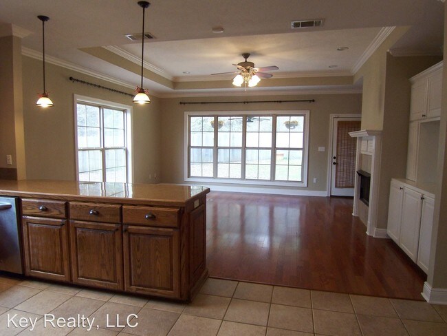 Building Photo - 3 br, 2 bath House - 7017 Legacy Loop
