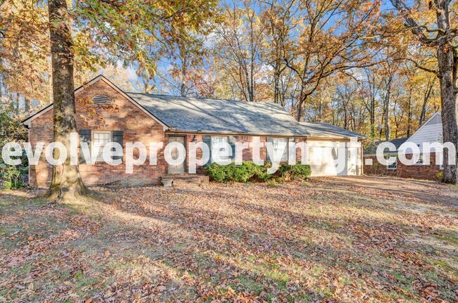 Building Photo - PRIME LOCATION WITH SPACIOUS LIVING!