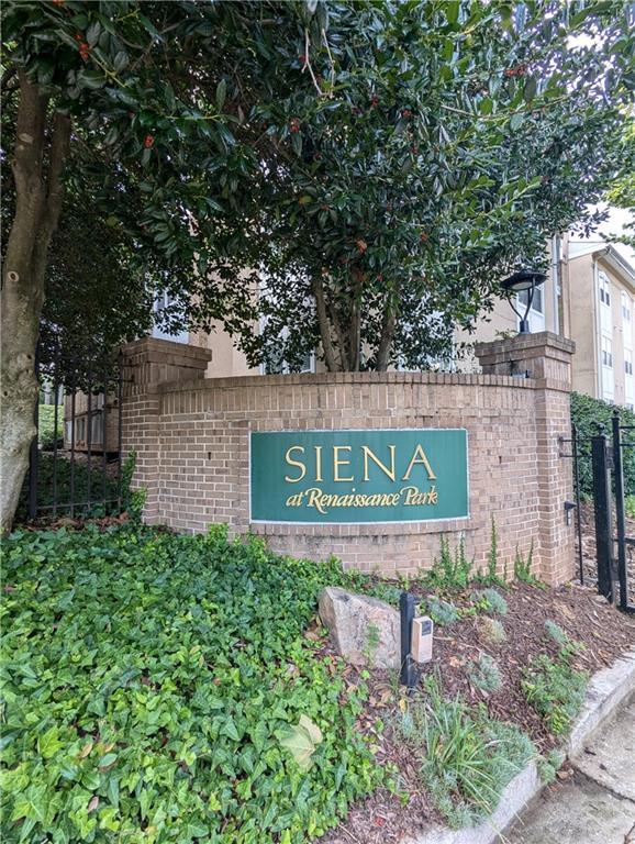 Foto principal - 220 Renaissance Pkwy NE