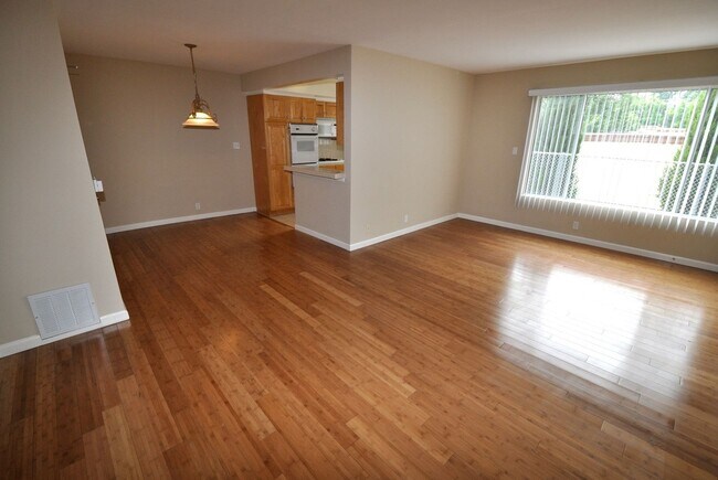 Foto del edificio - 14706 Dickens St