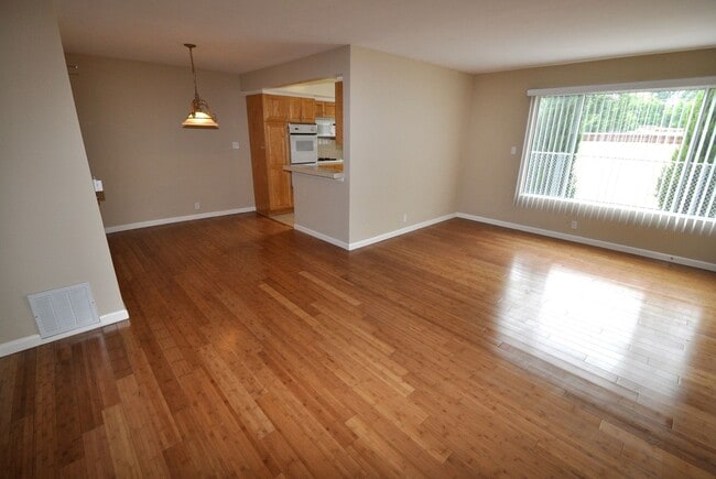Building Photo - 14706 Dickens St