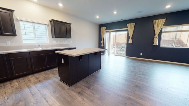 Building Photo - Large, Well-Designed Bremerton 3 BR! Available Now - $500.00 OFF 1ST MONTHS RENT!