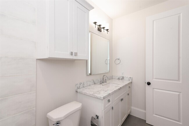 Building Photo - 3821 N Braeswood Blvd