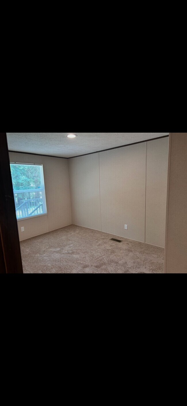 Foto del edificio - 2642 Forbes Rd