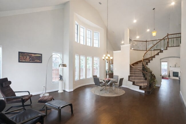 Building Photo - 4820 Mulholland Dr