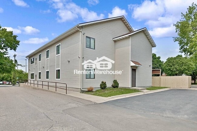 Building Photo - 918 17th Ave SE