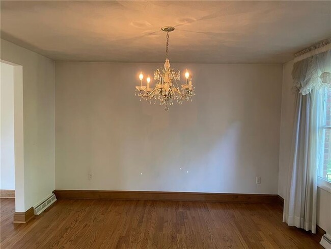 Building Photo - 137 Kelvington Dr