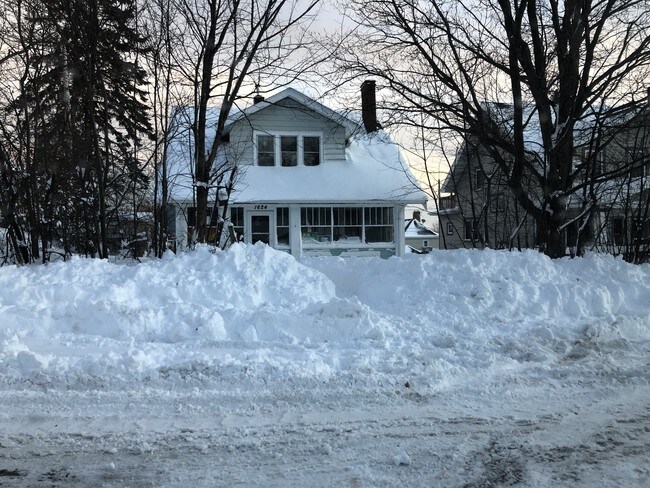 Foto del edificio - 1624 E 5th St