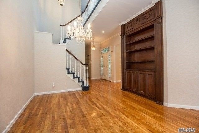 Building Photo - 10 Southdown Ct