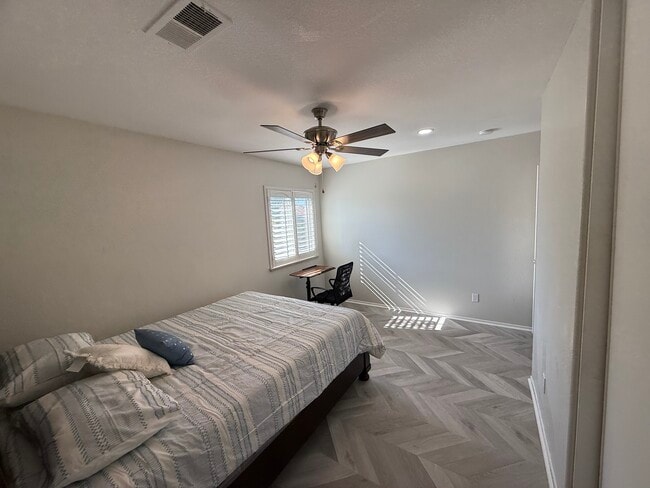 Building Photo - 1411 Scenic Ct